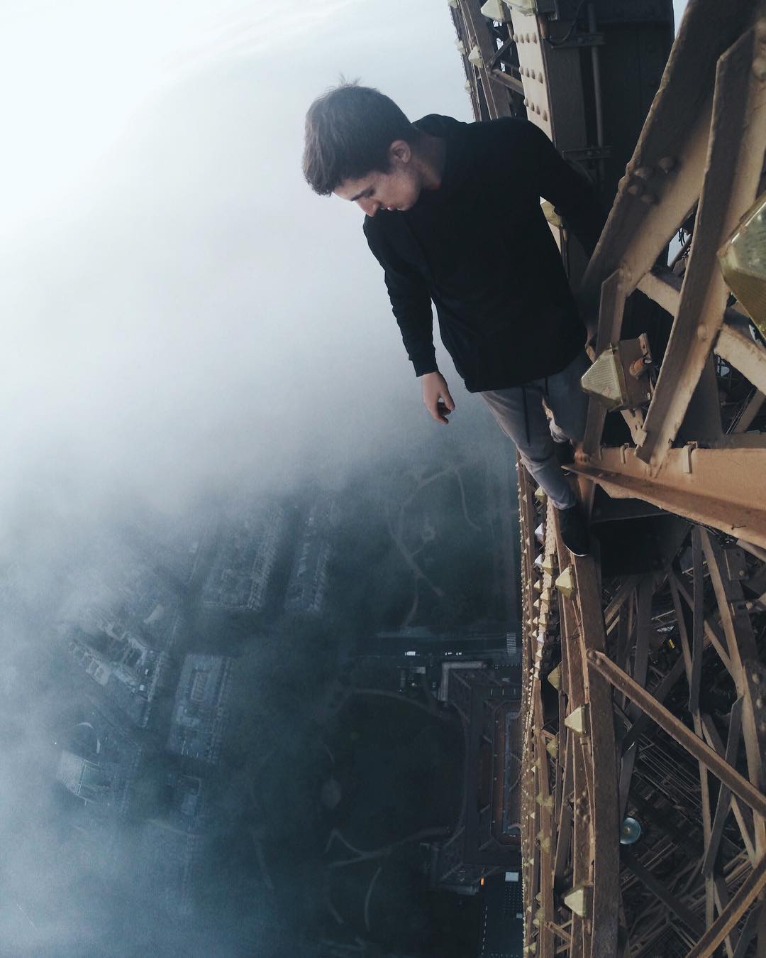ABOVE THE SKY / EIFFEL TOWER